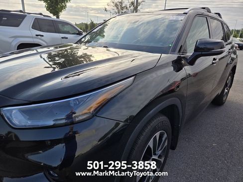 Used 2022 Toyota Highlander XLE AWD/4WD image 5