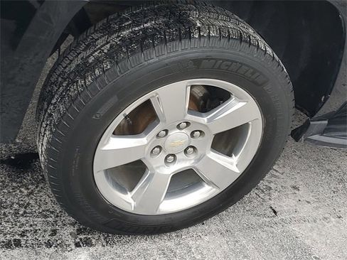 Certified 2019 Chevrolet Suburban LT image 5