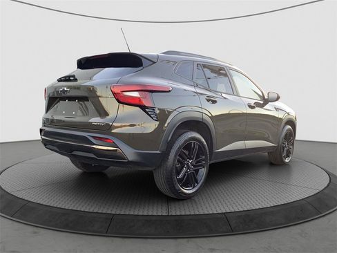 Used 2024 Chevrolet Trax ACTIV image 7