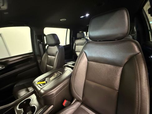 Used 2022 Chevrolet Suburban LT AWD/4WD image 13