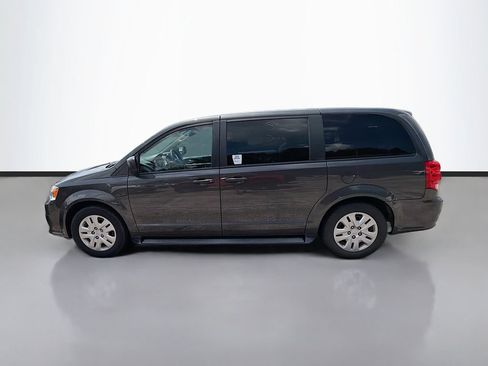 Used 2019 Dodge Grand Caravan SE w/ UConnect Hands-Free Group FWD image 6