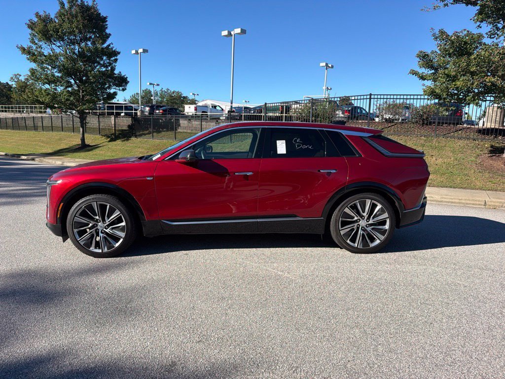 Certified 2025 Cadillac Lyriq Luxury w/ Nappa Leather Package AWD/4WD image 2