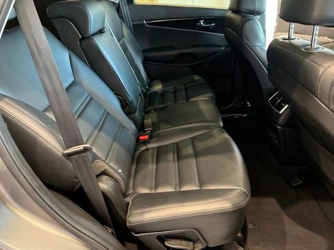 Used 2017 Kia Sorento AWD w/ LX Convenience Package image 12