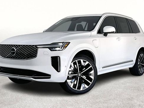 New 2026 Volvo XC90 T8 Plus image 2