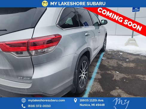 Used 2017 Toyota Highlander SE image 8