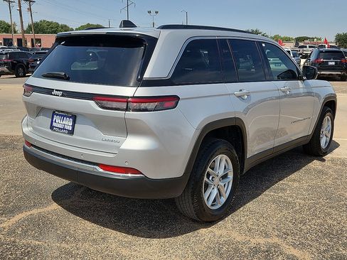Used 2024 Jeep Grand Cherokee Laredo X w/ Trailer Tow Package AWD/4WD image 3