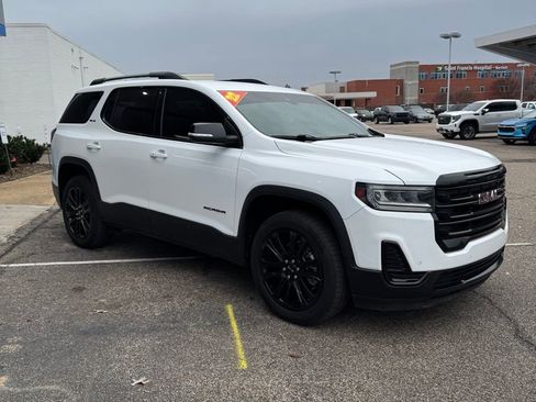 Used 2022 GMC Acadia SLE w/ Driver Convenience Package image 10