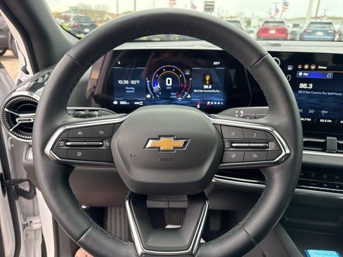 Used 2026 Chevrolet Equinox LT AWD/4WD image 23
