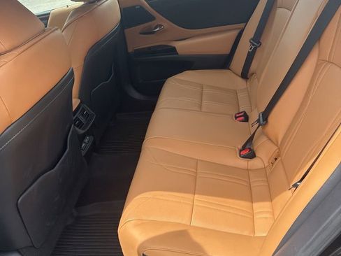Used 2025 Lexus ES 350 Ultra Luxury w/ Accessory Package (Z2) FWD image 2