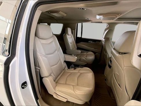 Used 2019 Cadillac Escalade ESV Luxury AWD/4WD image 17
