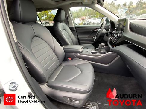 Certified 2024 Toyota Highlander XLE AWD/4WD image 18