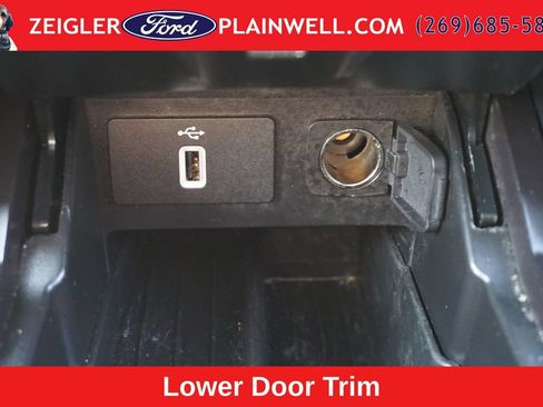Used 2018 Ford Explorer XLT w/ Equipment Group 202A AWD/4WD image 26