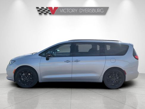 New 2026 Chrysler Pacifica Select image 5