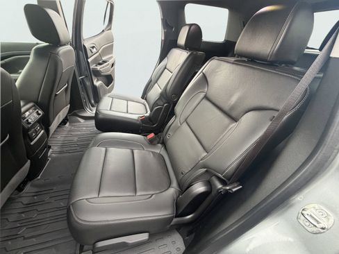 Used 2023 GMC Acadia SLT w/ Elevation Edition AWD/4WD image 19
