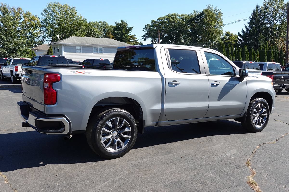 Used 2024 Chevrolet Silverado 1500 LT AWD/4WD image 5