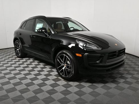 Certified 2025 Porsche Macan image 27