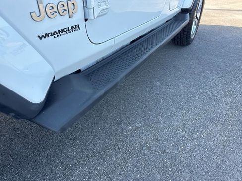 Used 2020 Jeep Wrangler Unlimited Sahara AWD/4WD image 15