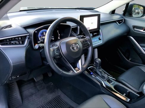 Used 2023 Toyota Corolla Cross XLE FWD image 17