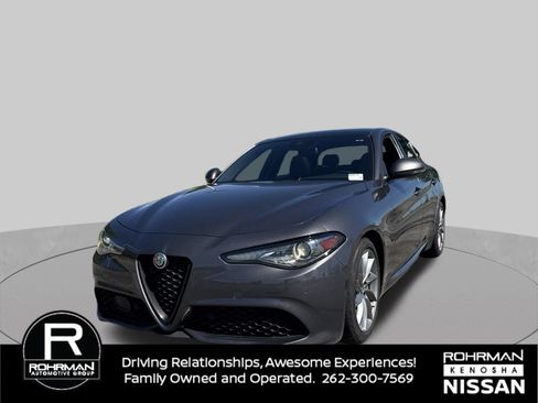 Used 2023 Alfa Romeo Giulia Sprint RWD image 2