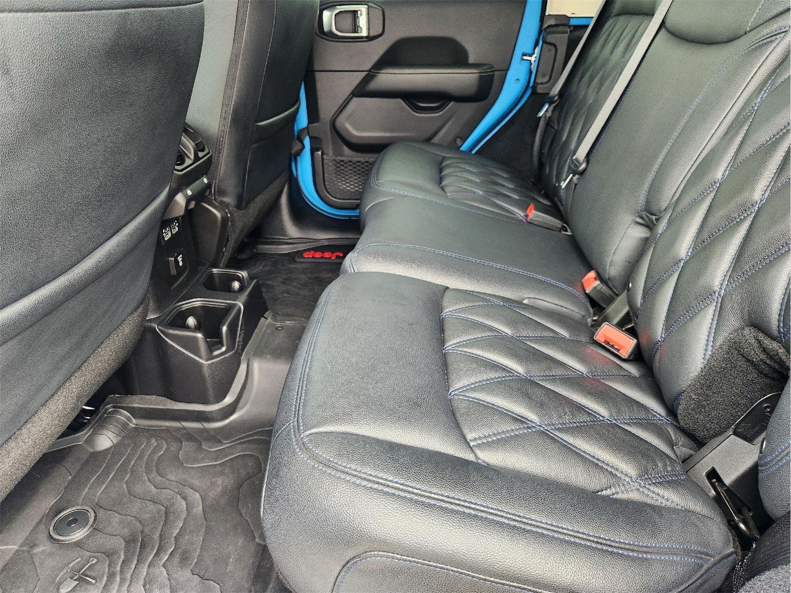 Used 2019 Jeep Wrangler Unlimited Sahara AWD/4WD image 31
