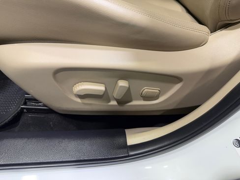 Used 2018 Nissan Rogue SL w/ Premium Package FWD image 14