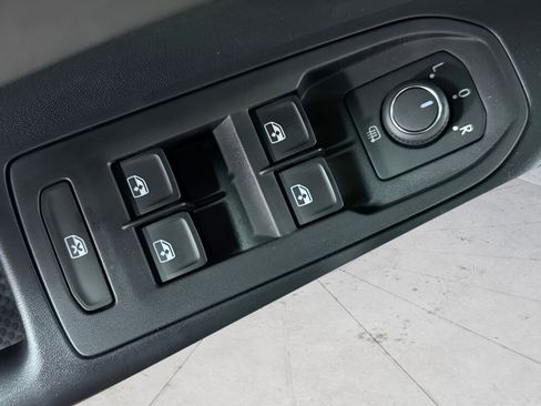 New 2025 Volkswagen Taos SE image 20