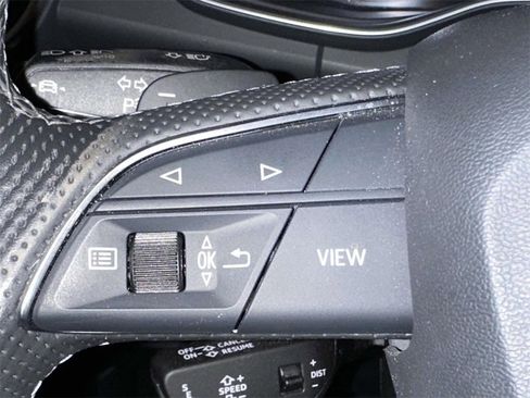 Used 2022 Audi SQ5 Prestige w/ Prestige Package image 31