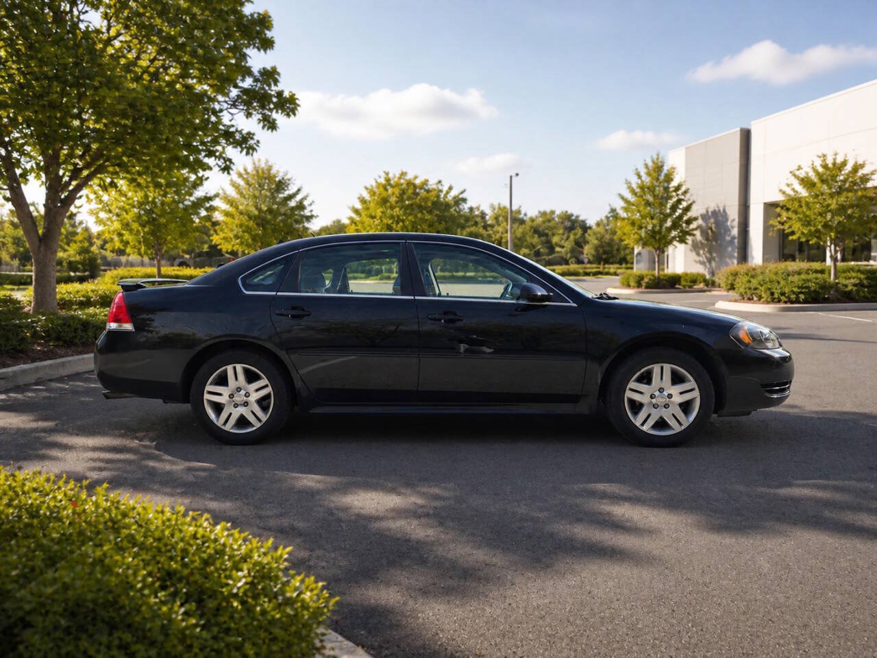 Used 2012 Chevrolet Impala LT w/ LT Sunroof Package FWD image 4
