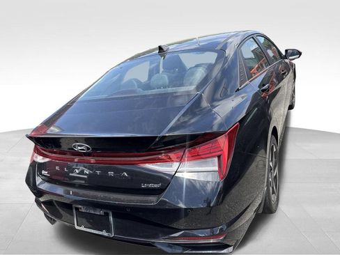 Used 2023 Hyundai Elantra Limited FWD image 9
