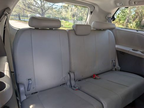 Used 2017 Toyota Sienna XLE image 16