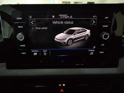 Certified 2025 Volkswagen Jetta SE image 29