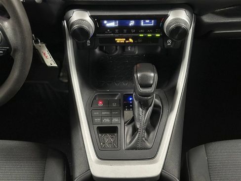 Used 2020 Toyota RAV4 LE w/ Carpet Mat Package AWD/4WD image 17