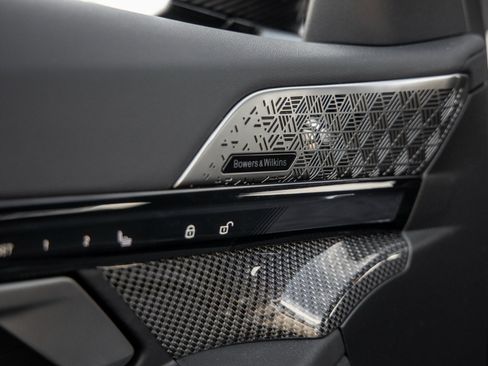 Used 2025 BMW M5 w/ Carbon Package image 21