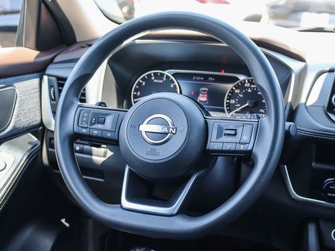 Used 2023 Nissan Rogue SV FWD image 13