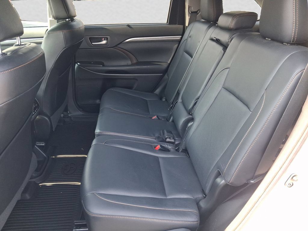 Used 2017 Toyota Highlander Limited AWD/4WD image 11
