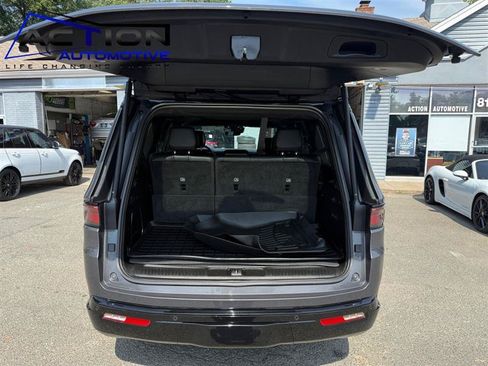 Used 2024 Jeep Wagoneer Series II AWD/4WD image 18