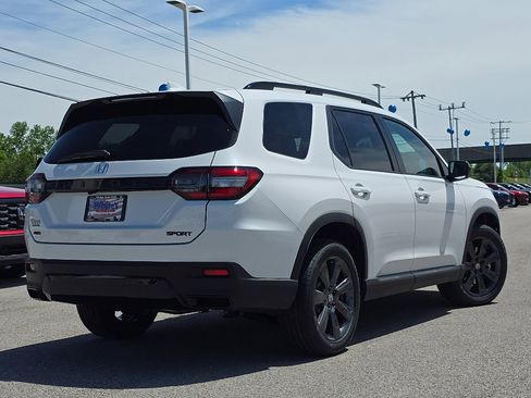 New 2026 Honda Pilot Sport image 7