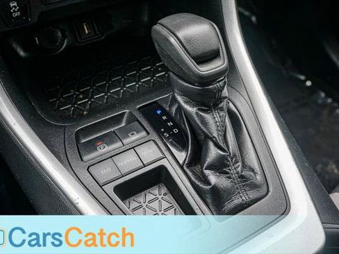 Used 2020 Toyota RAV4 XLE w/ Convenience Package FWD image 32