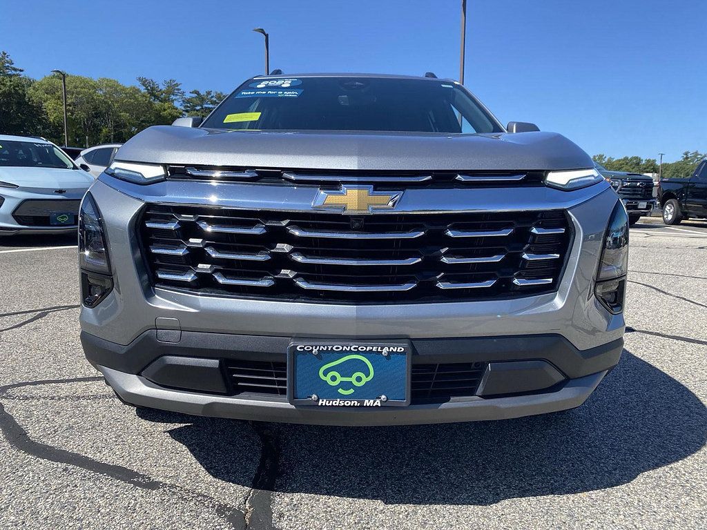 Certified 2025 Chevrolet Equinox LT w/ Convenience Package II AWD/4WD image 2