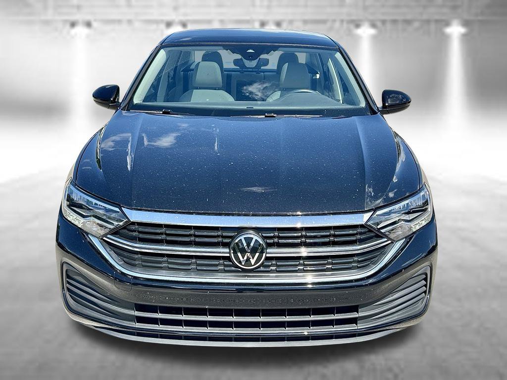Used 2024 Volkswagen Jetta SE w/ Panoramic Sunroof Package FWD image 2