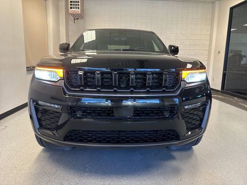 New 2026 Jeep Grand Cherokee Limited AWD/4WD image 10