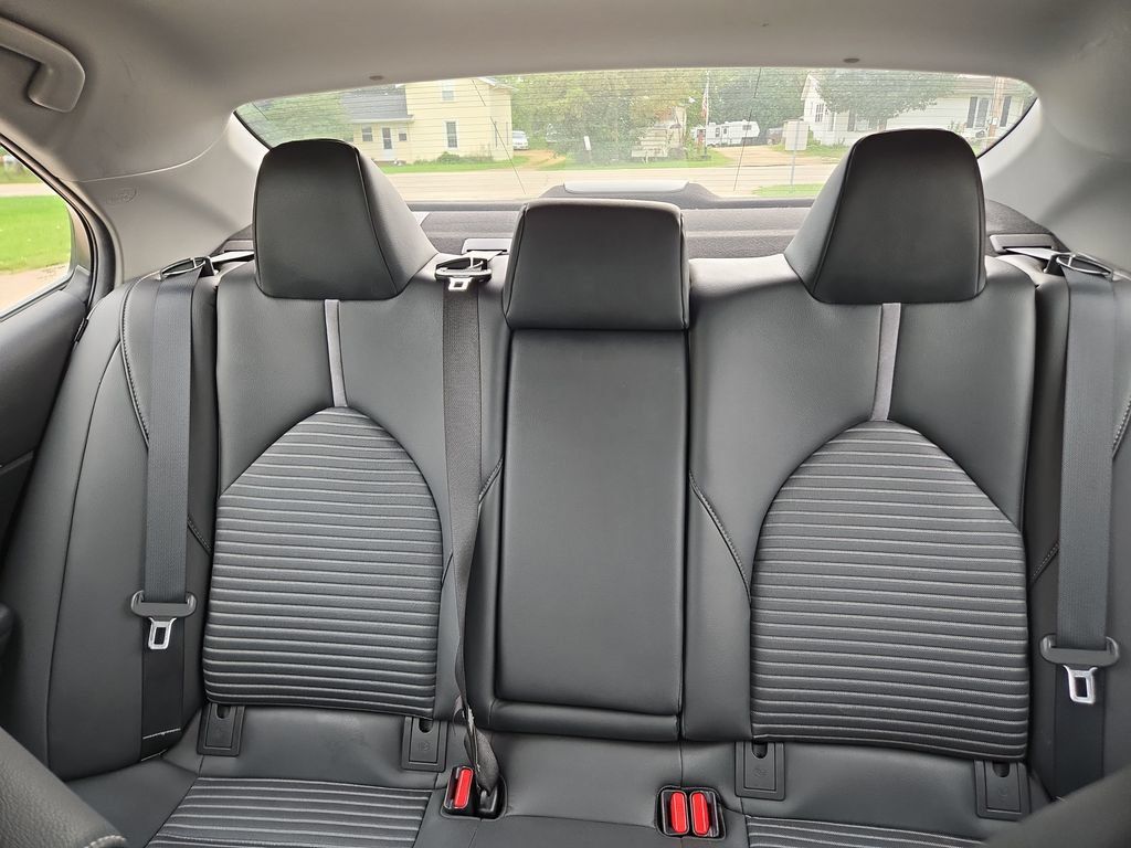 Used 2018 Toyota Camry SE FWD image 21