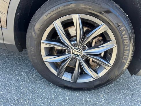 Used 2023 Volkswagen Tiguan SE AWD/4WD image 34