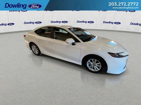 Used 2025 Toyota Camry LE FWD image 4