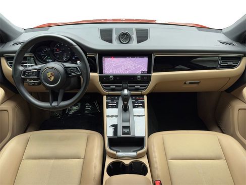 Used 2023 Porsche Macan image 16