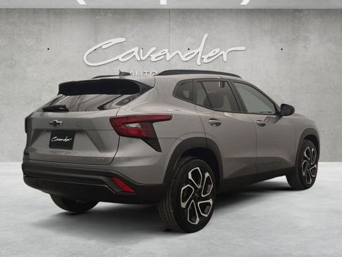 Certified 2025 Chevrolet Trax RS w/ Sunroof Package image 24