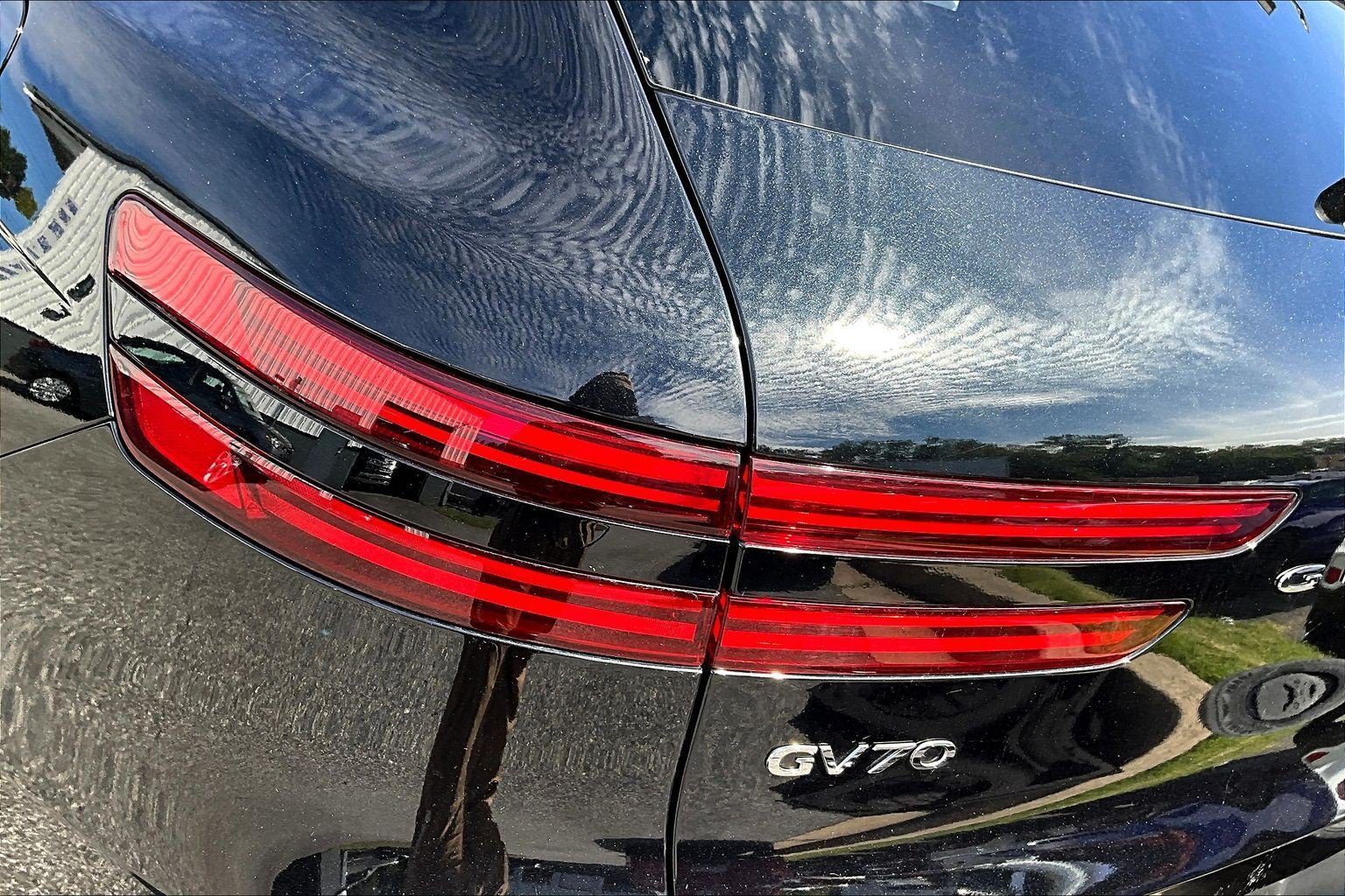 Used 2025 Genesis GV70 3.5T Sport AWD/4WD image 19