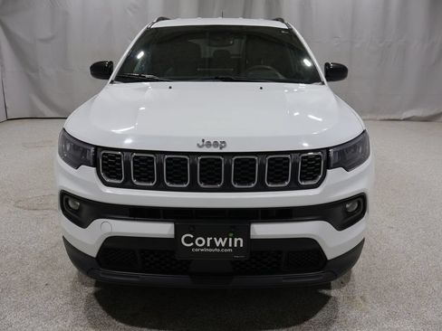 Used 2024 Jeep Compass Latitude AWD/4WD image 7