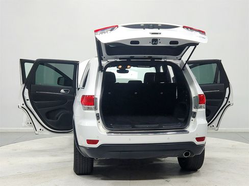 Used 2018 Jeep Grand Cherokee Limited image 14