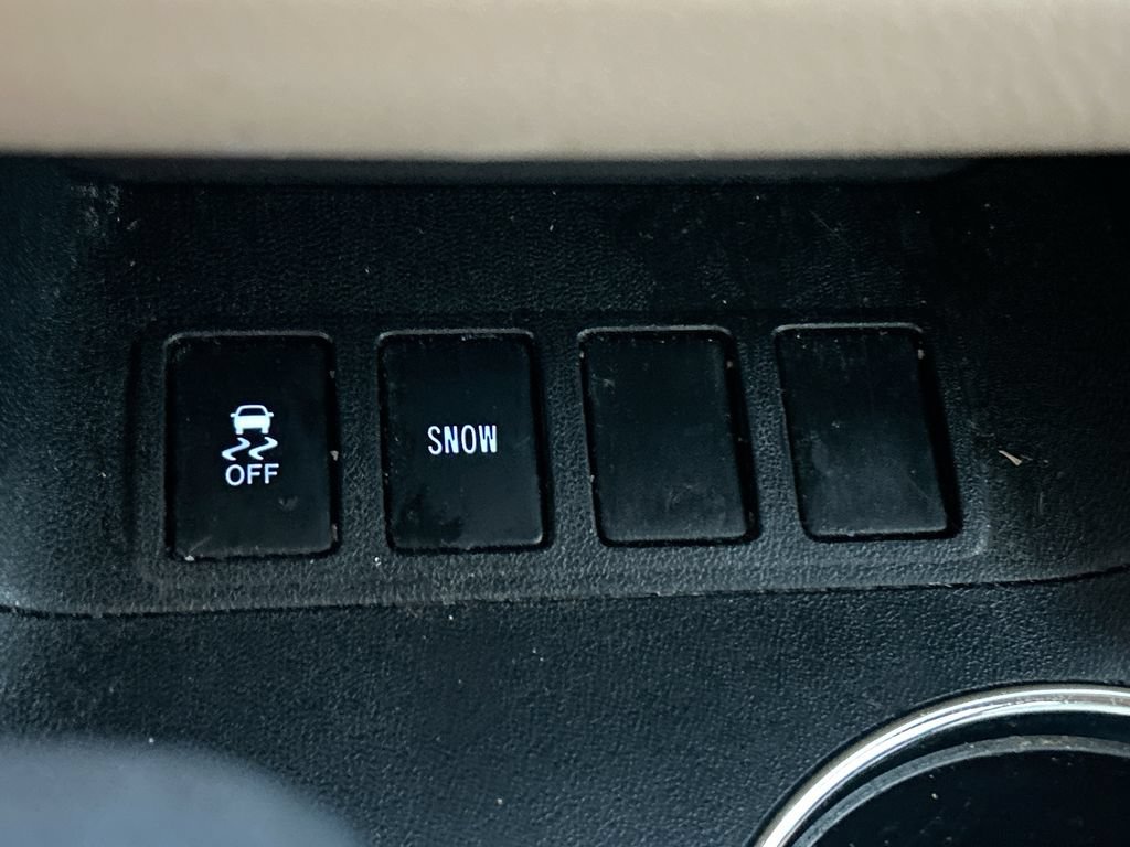 Used 2017 Toyota Highlander Plus FWD image 32
